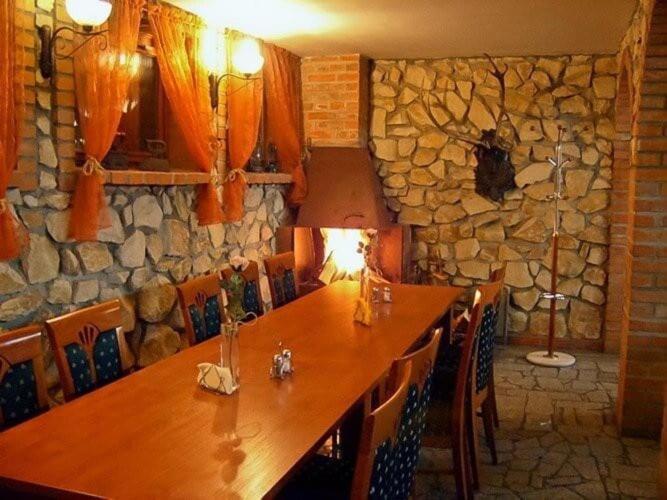 Powidz Lakeside Hotel & Restaurant Ngoại thất bức ảnh