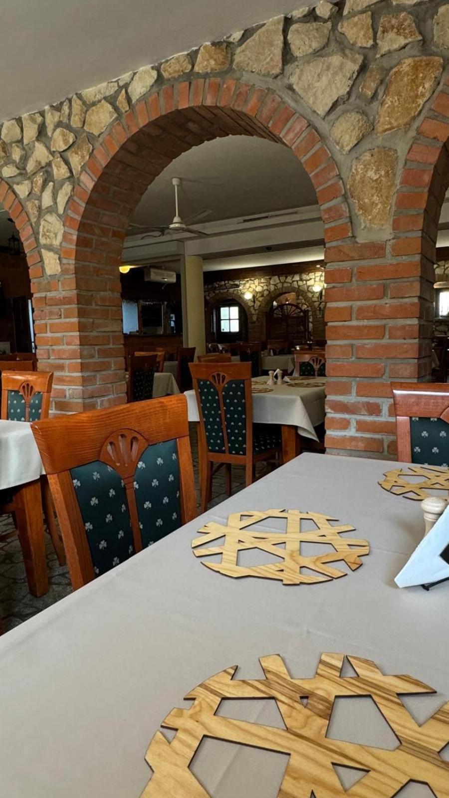 Powidz Lakeside Hotel & Restaurant Ngoại thất bức ảnh